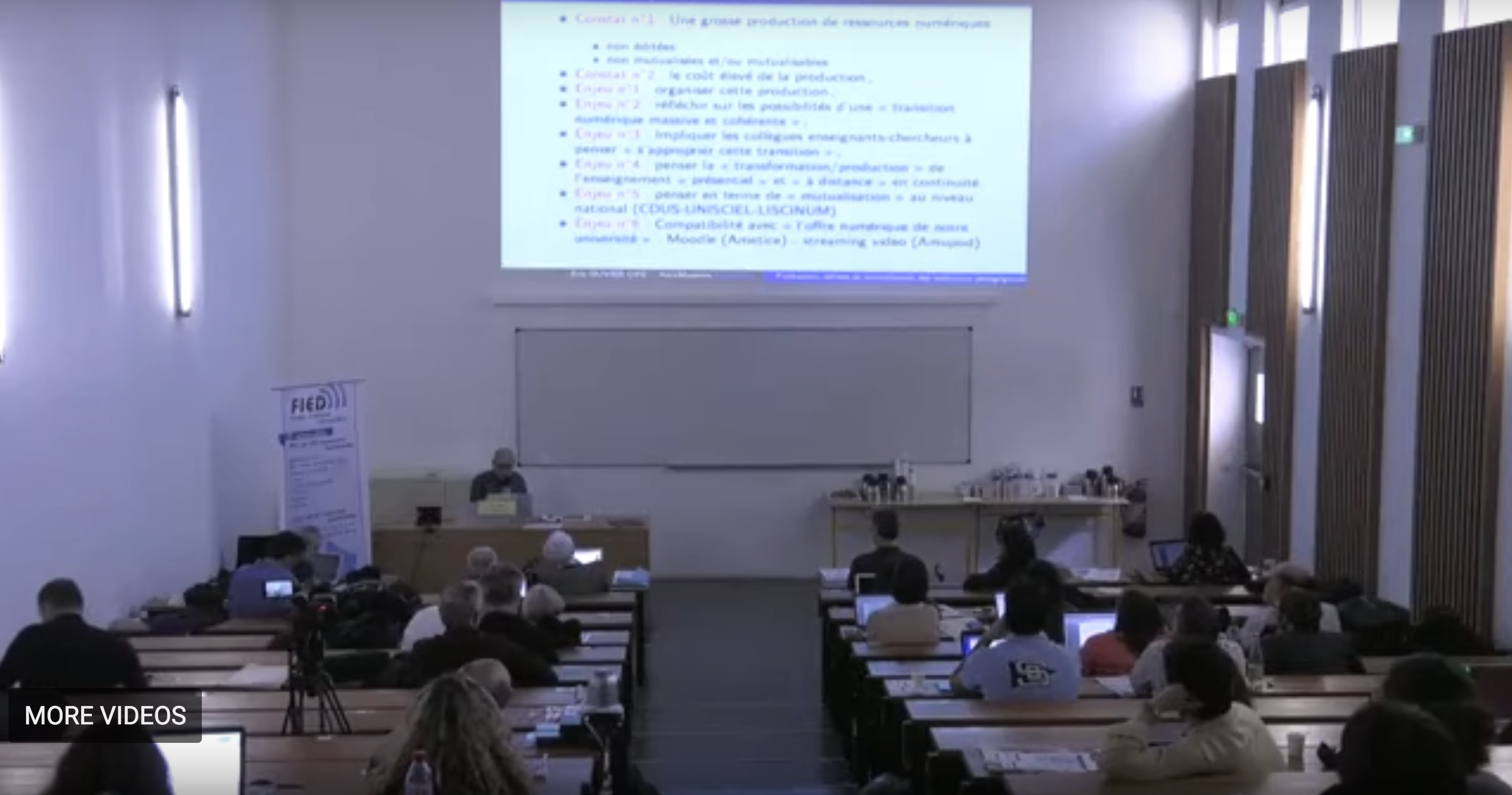 Salle de conférence de la journée thématique