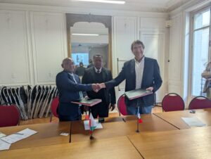 Personnes représentant le CNTEMAD, la FIED et l'UN