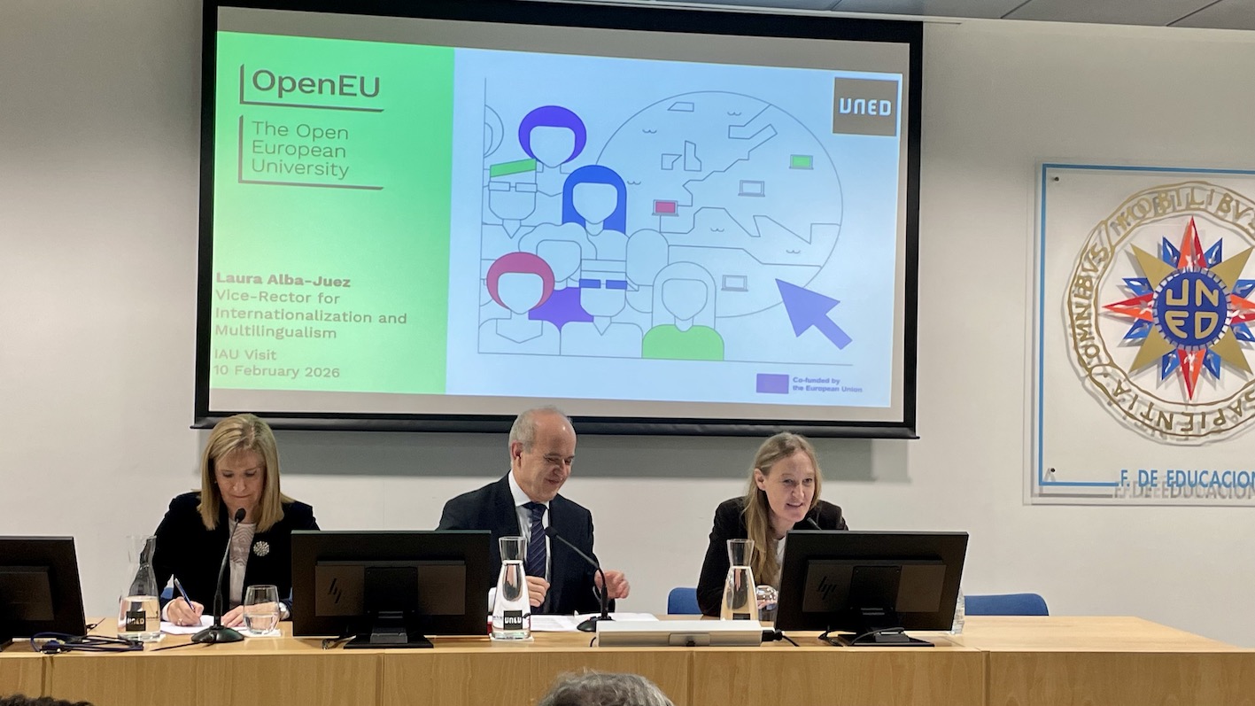 photos des représentants de l'UNED et de l'IAU